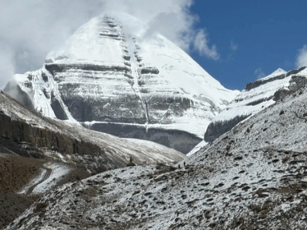 stunning-views-of-mount-kailash